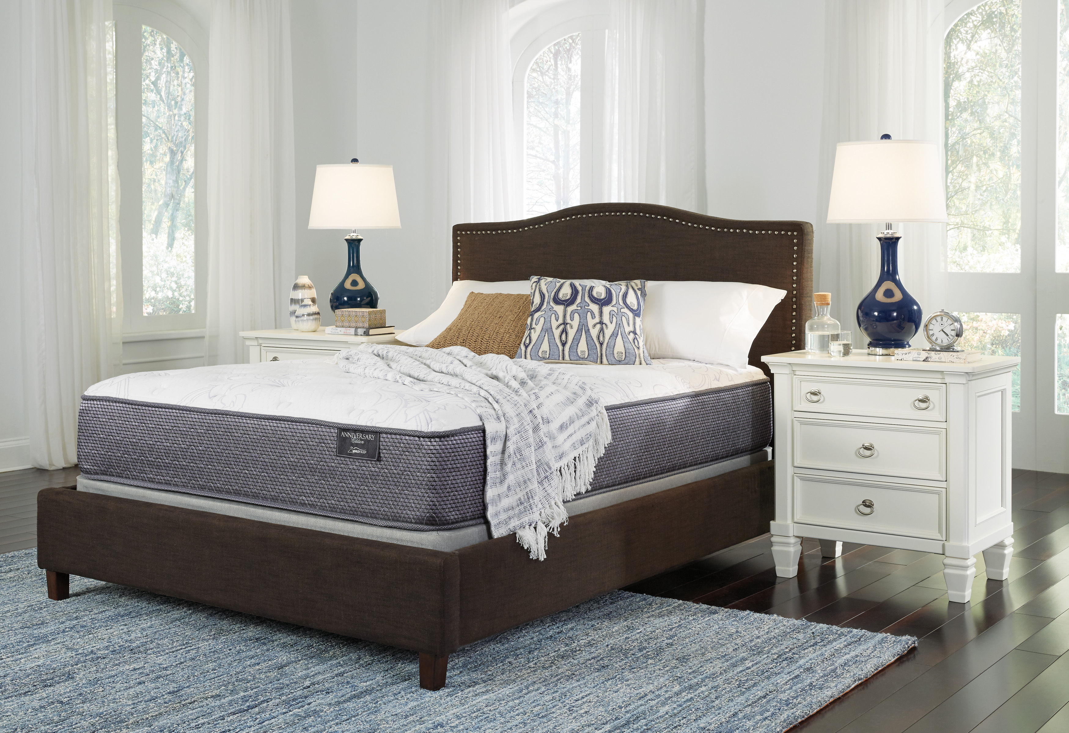 M712 Anniversary Edition Plush | Sofas and Sectionals