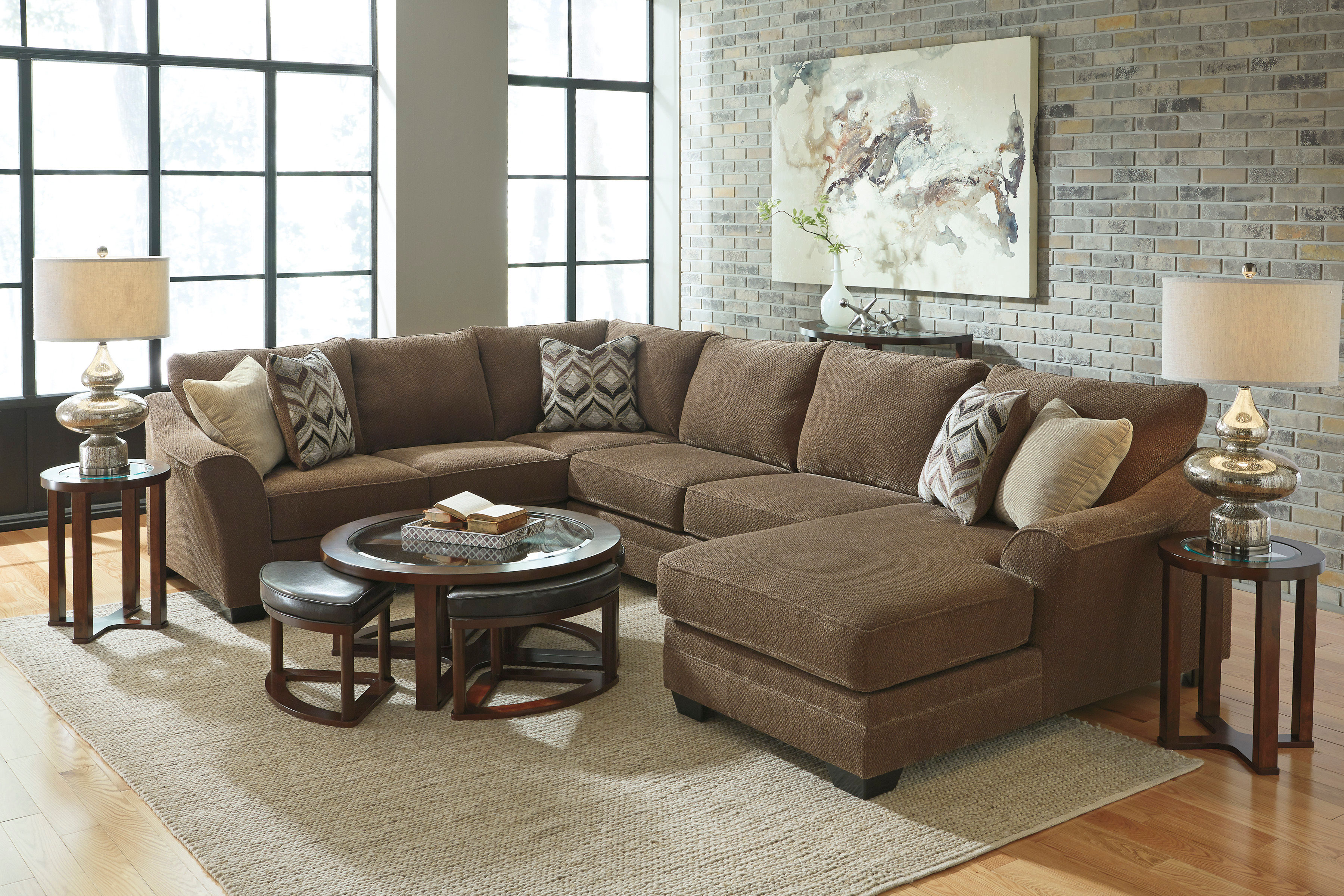 Justyna sectional store