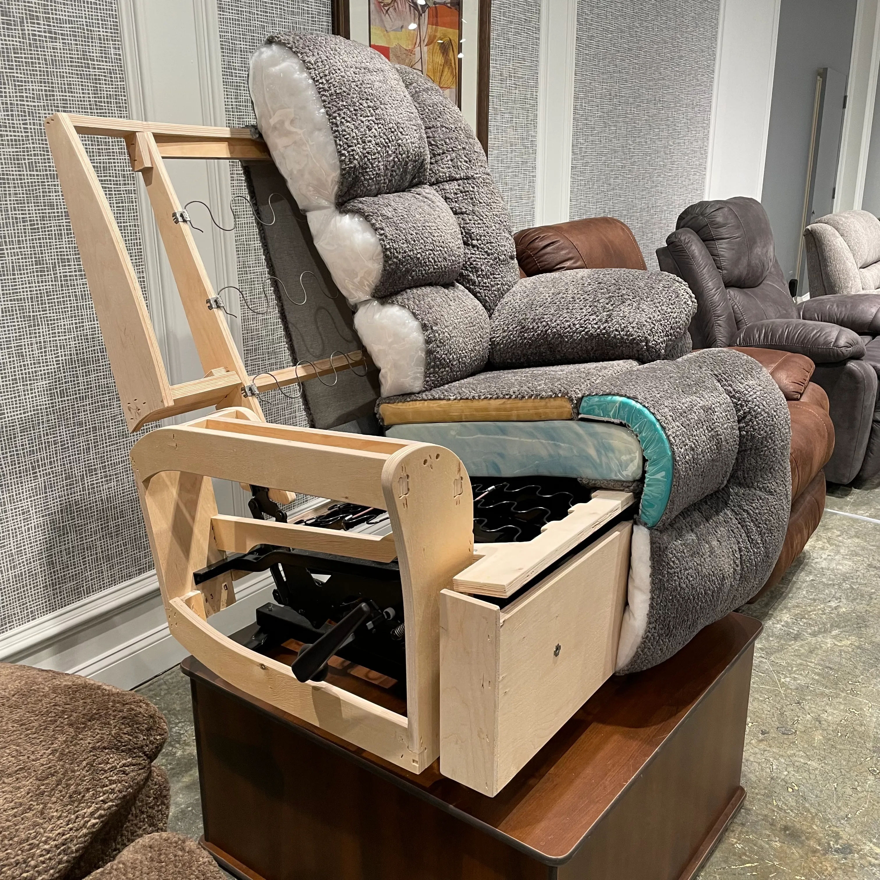 Caesar Leather Big Man's Oversized Rocker Recliner (500lbs weight